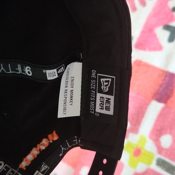 New Era Monkey shoulders Snapback - Picture 7 of 7